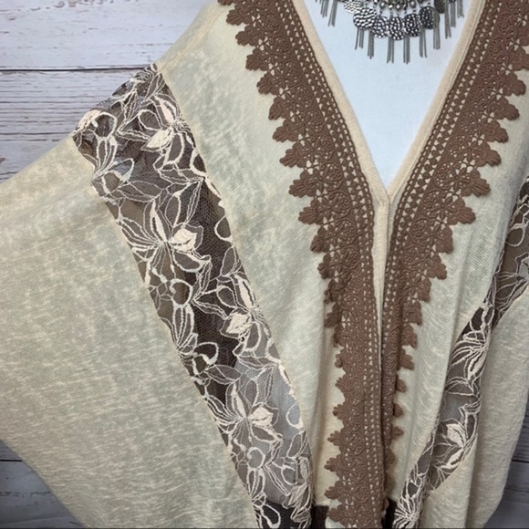 Altar’d State Floral Lace Fringe Duster Kimono - Picture 2 of 8